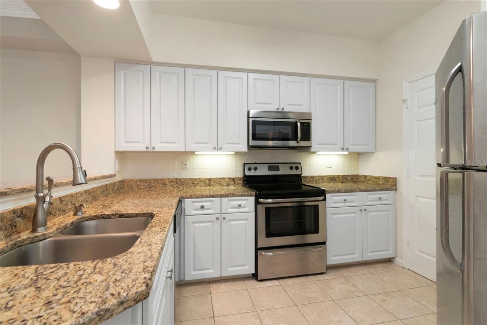 Kitchen - 4309 BAY CLUB CIR #4309, TAMPA