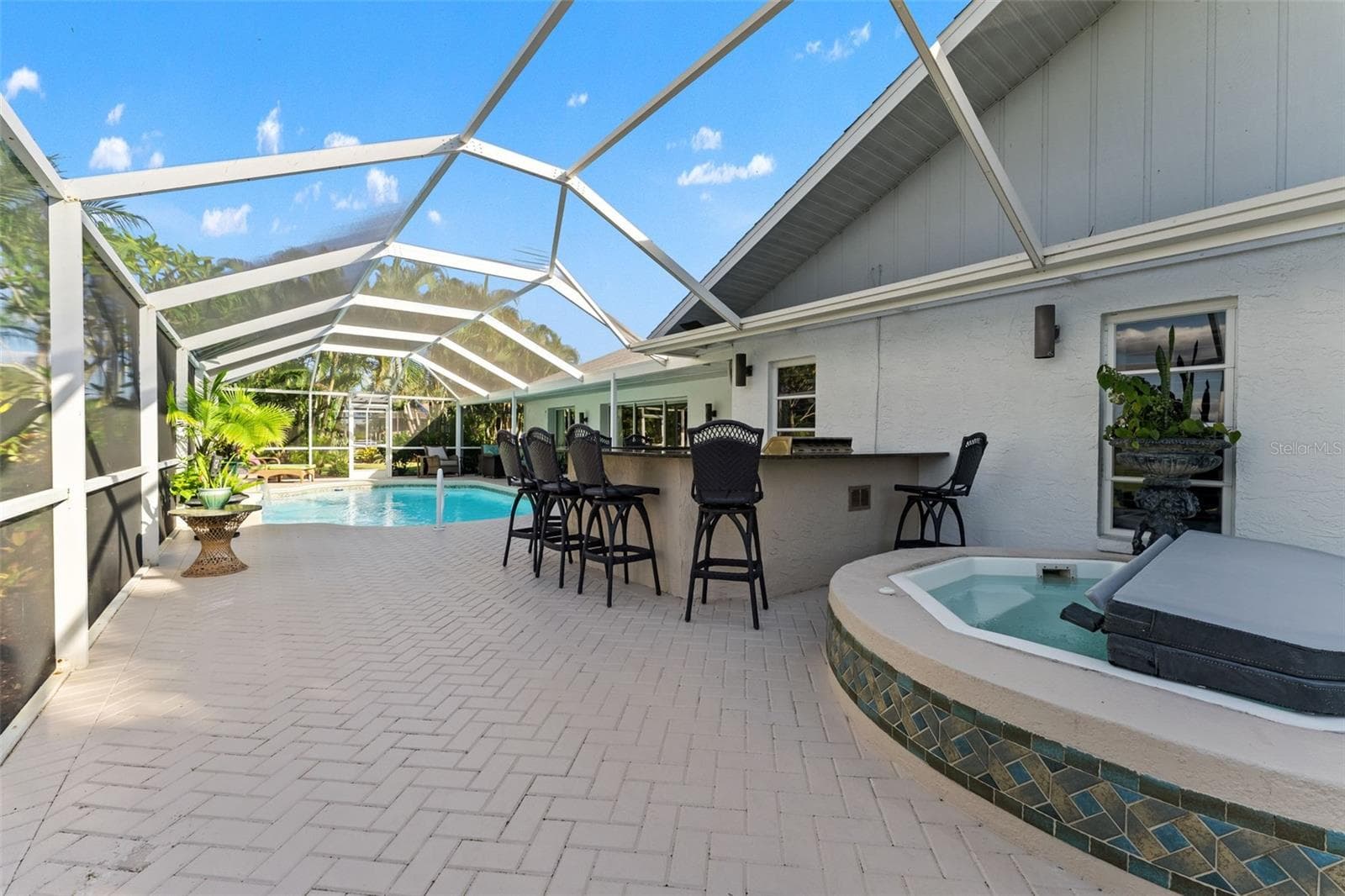 Huge lanai - 966 N DORAL LN, VENICE