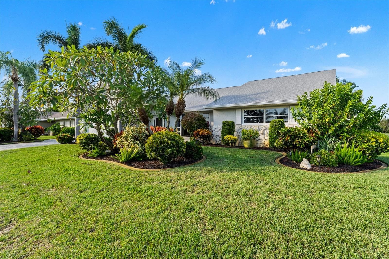 Front yard - 966 N DORAL LN, VENICE