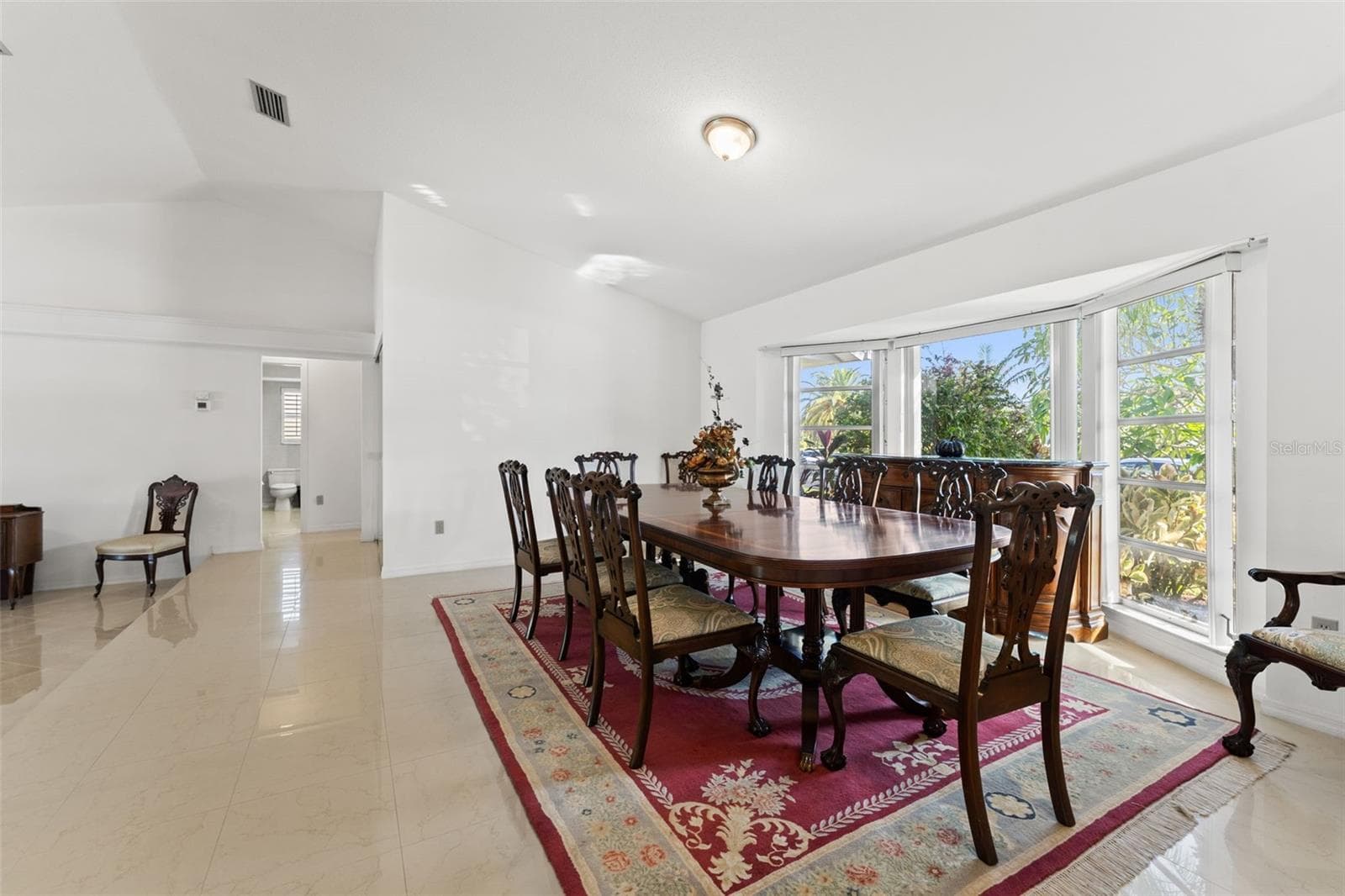 Plenty of natural light - 966 N DORAL LN, VENICE