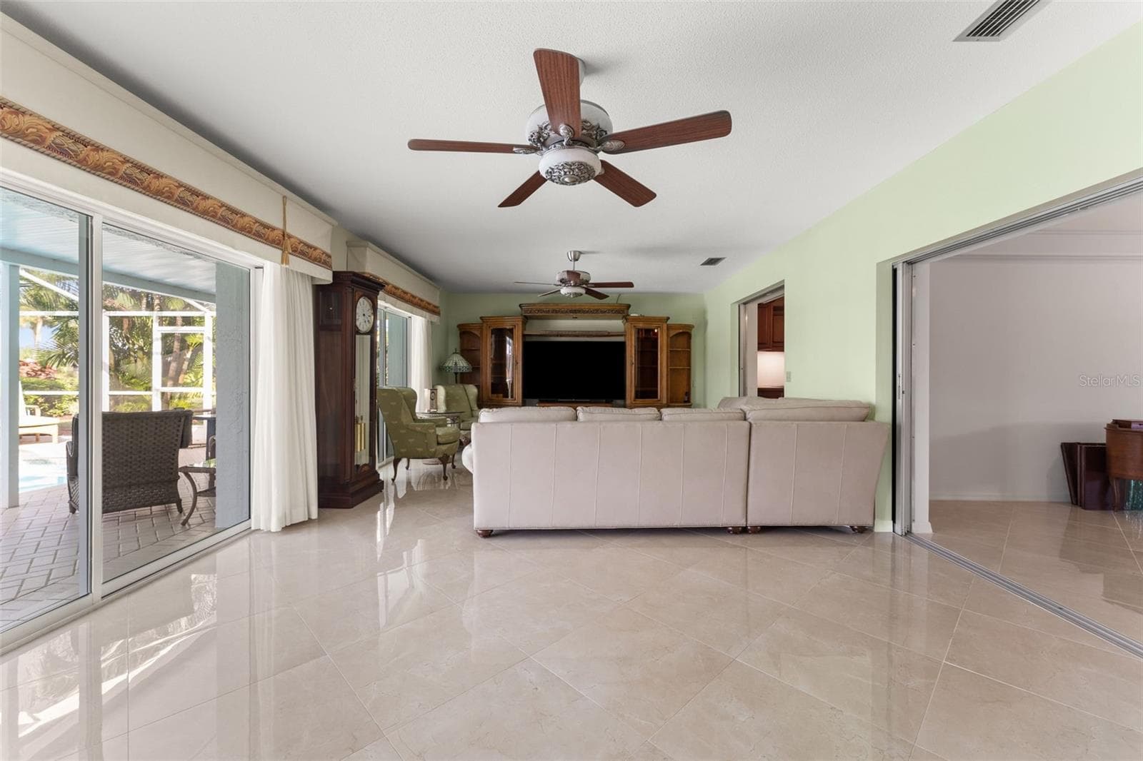 Multiple sliders to the lanai - 966 N DORAL LN, VENICE