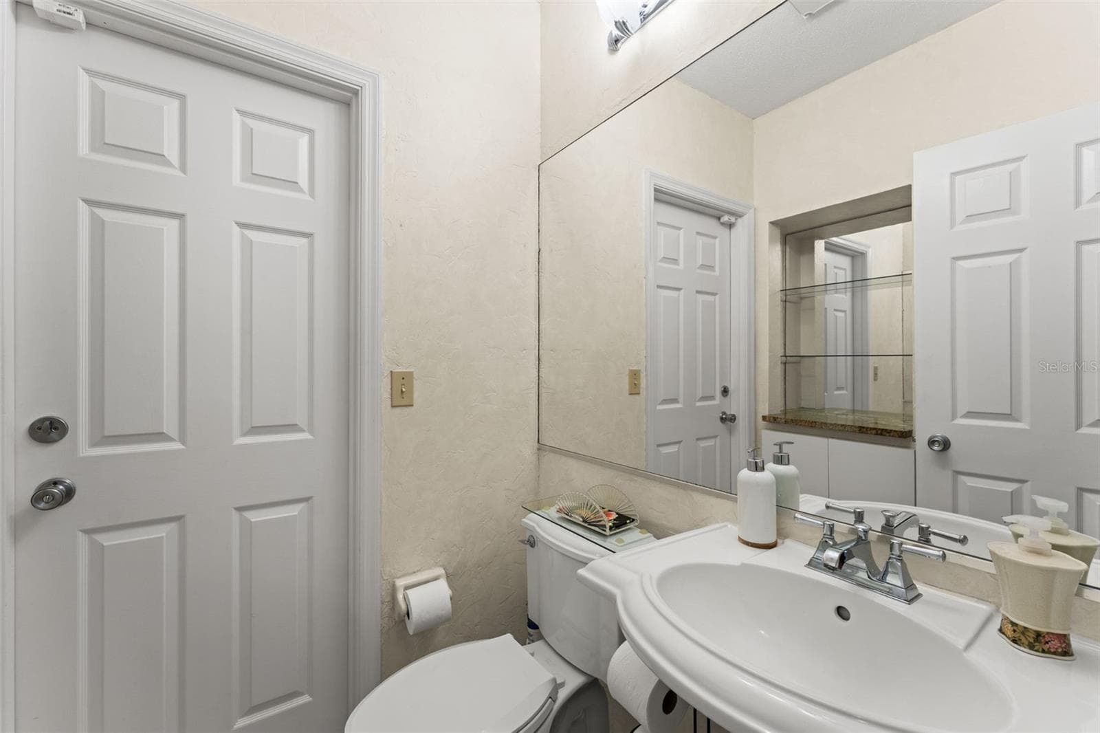Single Family Residence at 966 N DORAL LN, VENICE, photo 34 of 77