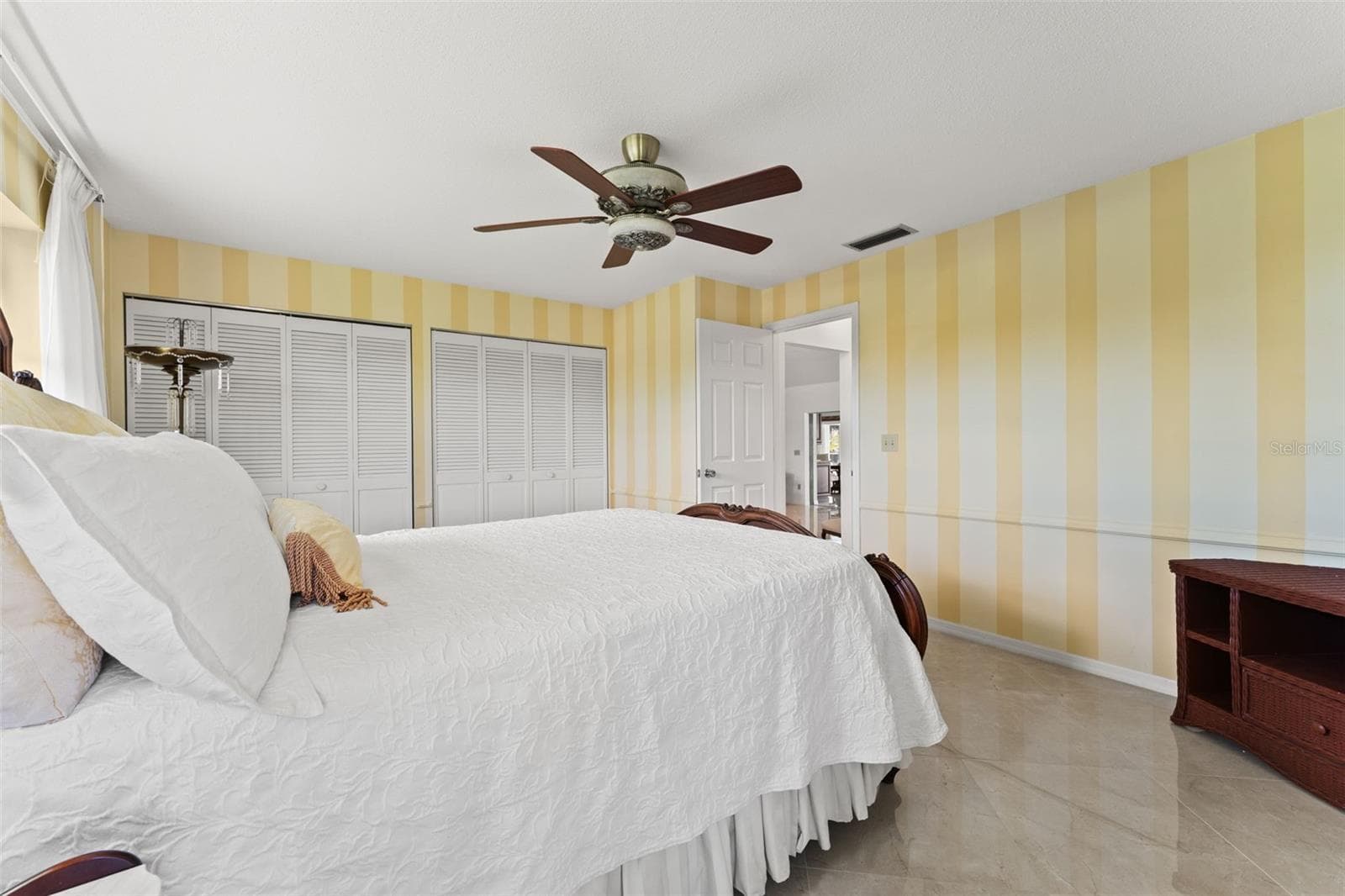 Dual closet - 966 N DORAL LN, VENICE