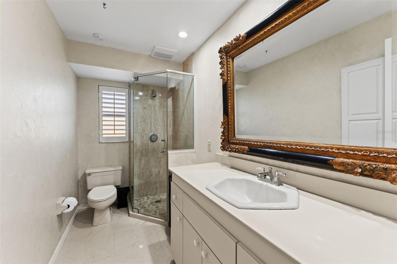 Guest bathroom - 966 N DORAL LN, VENICE