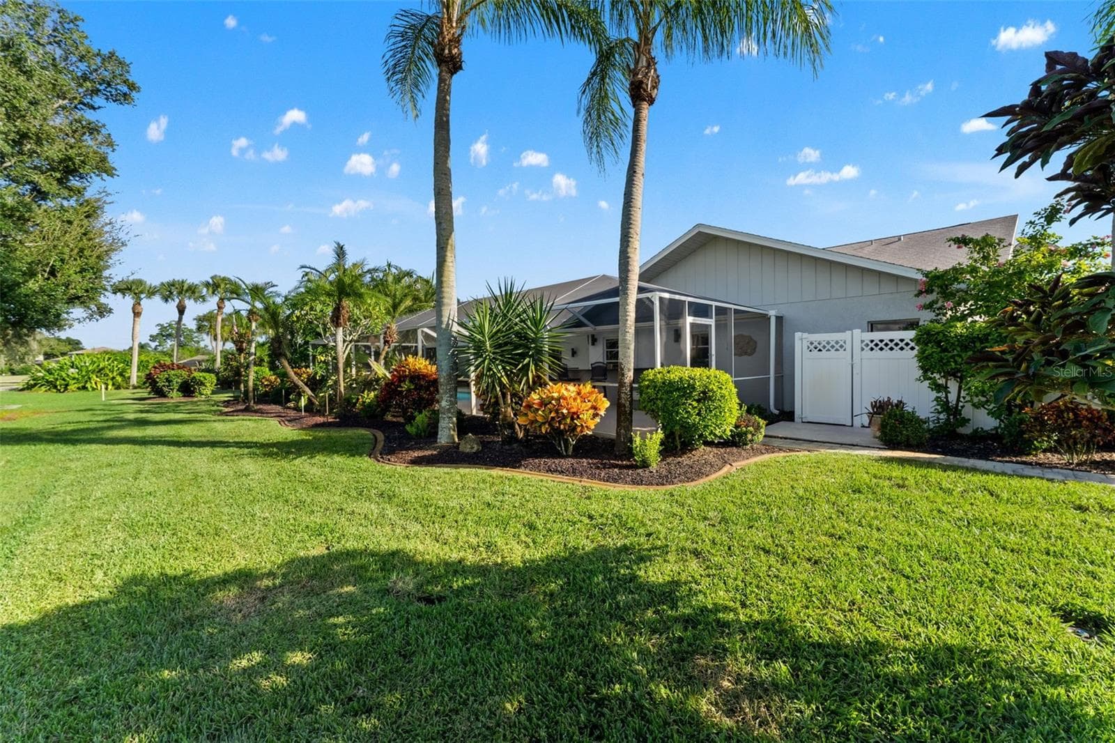Extensive lot - 966 N DORAL LN, VENICE