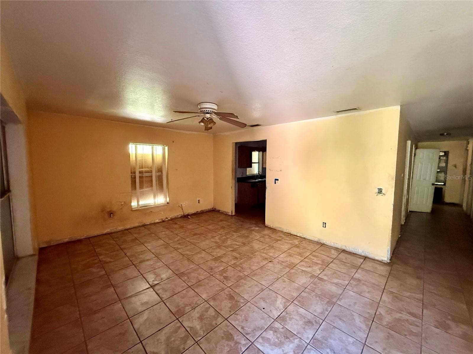 Single Family Residence at 2715 MARIGOLD AVE, MIMS, photo 5 of 14