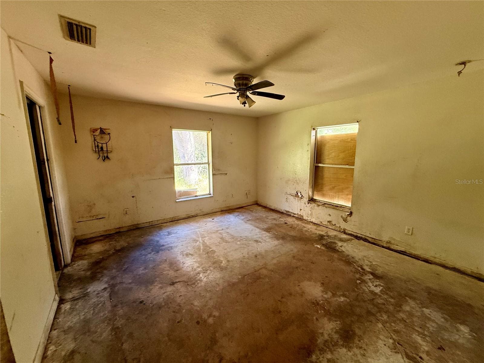 Single Family Residence at 2715 MARIGOLD AVE, MIMS, photo 8 of 14