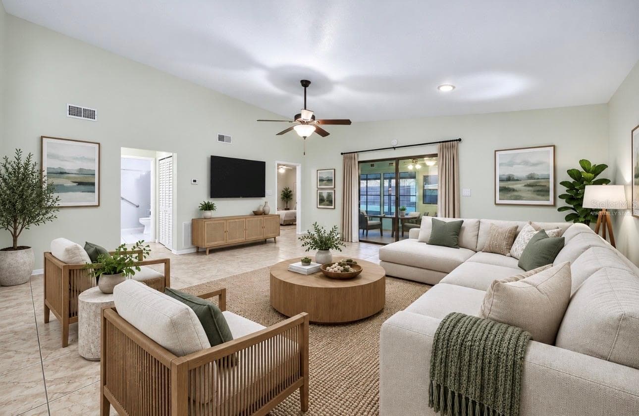 Virtually staged! large greatroom with great decorating options, vaulted ceiling, and skylight - 5013 SE 108TH PL, BELLEVIEW