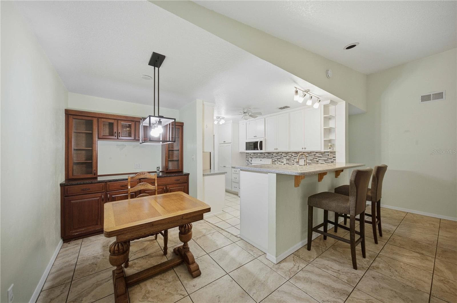 Dinning area with new fixtures - 5013 SE 108TH PL, BELLEVIEW