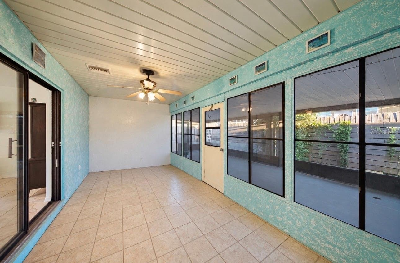 Enclosed Lania - 5013 SE 108TH PL, BELLEVIEW