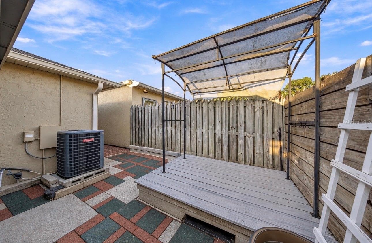 Raised grilling deck - 5013 SE 108TH PL, BELLEVIEW