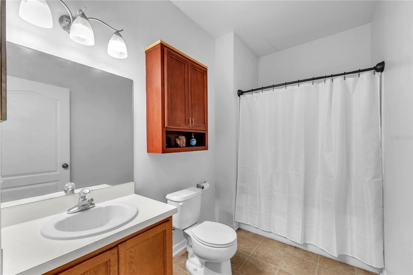 Convenient downstairs full bathroom. - 18801 SUNTERRA DR, LAND O LAKES