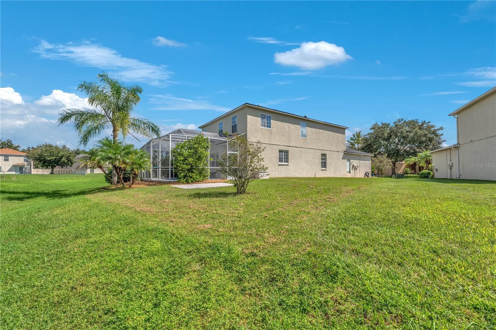 Spacious backyard with no backyard neighbors. - 18801 SUNTERRA DR, LAND O LAKES