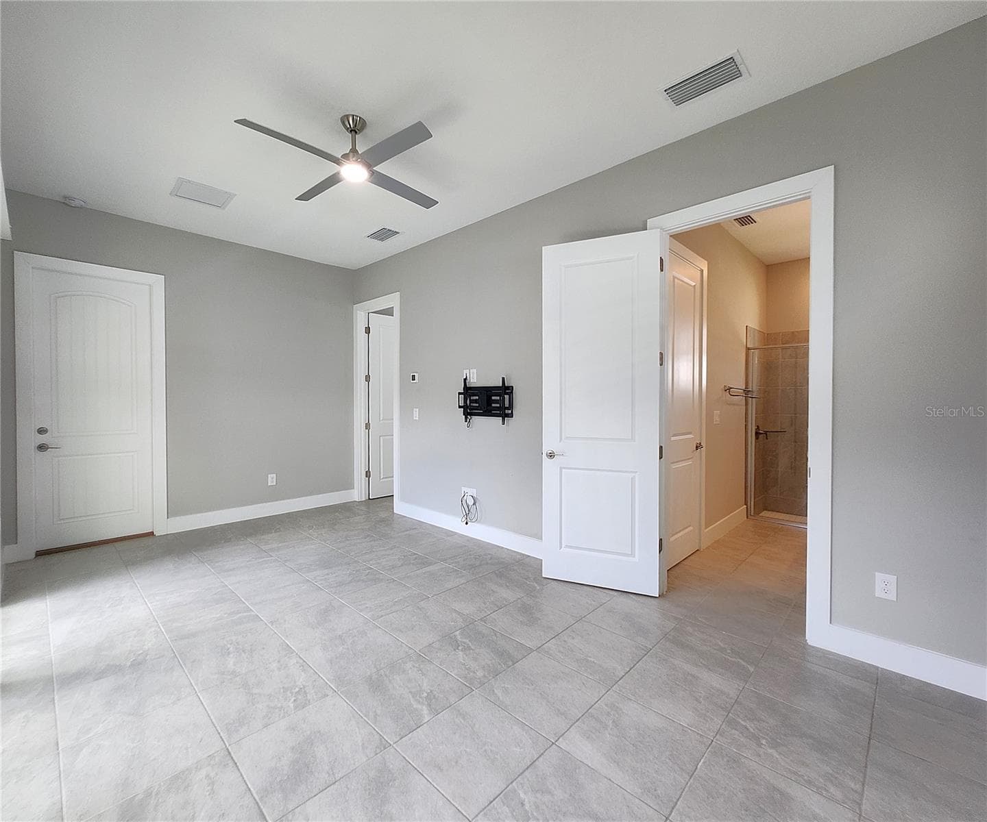 Guest House measures approximately 20x23, includes 1 bedroom, 1 full bathroom, living room, impact glass sliders with remote controlled shades. - 8896 DRUMMER PLANK DR, WESLEY CHAPEL