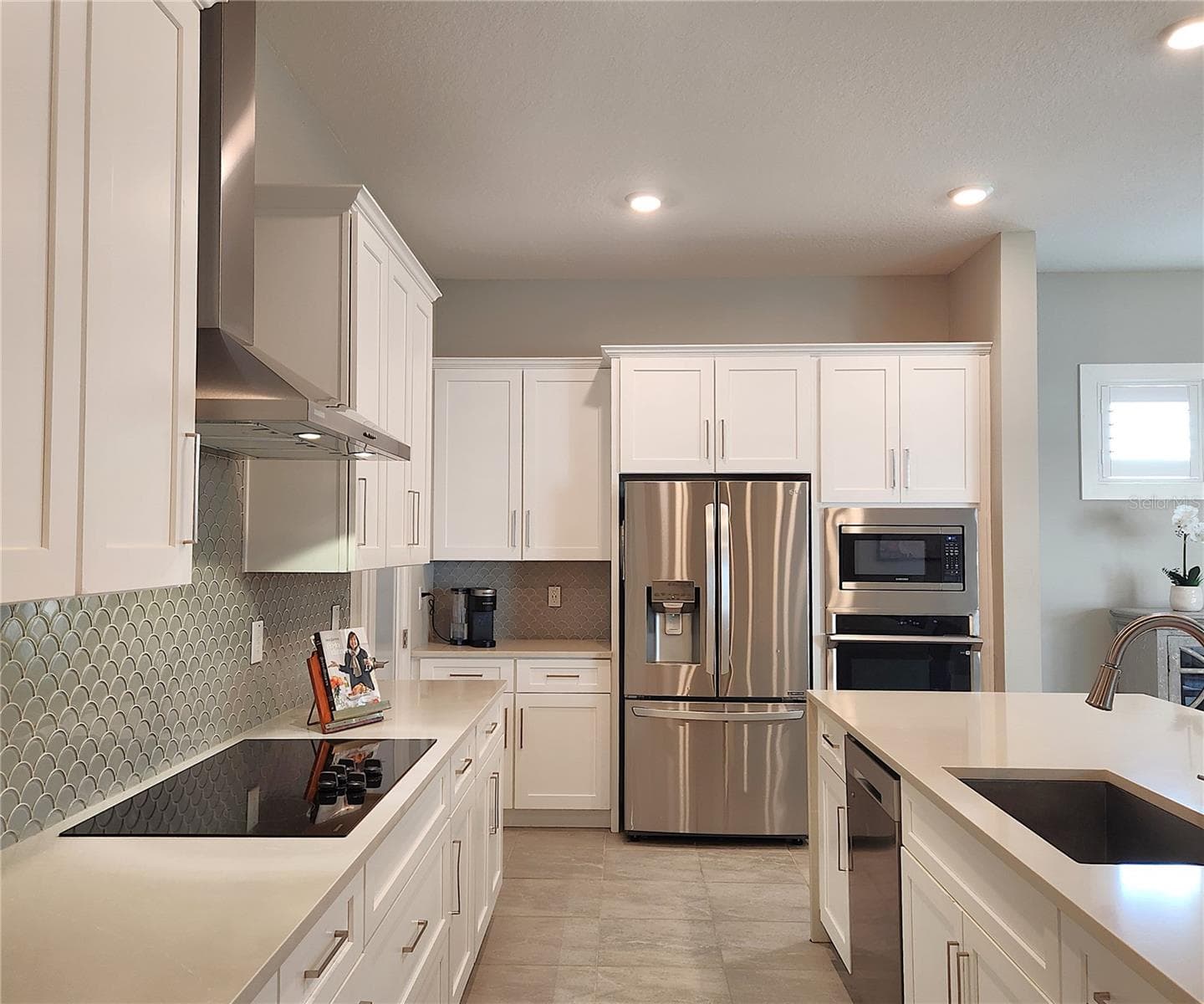 External Vent, Quartz Countertops - 8896 DRUMMER PLANK DR, WESLEY CHAPEL