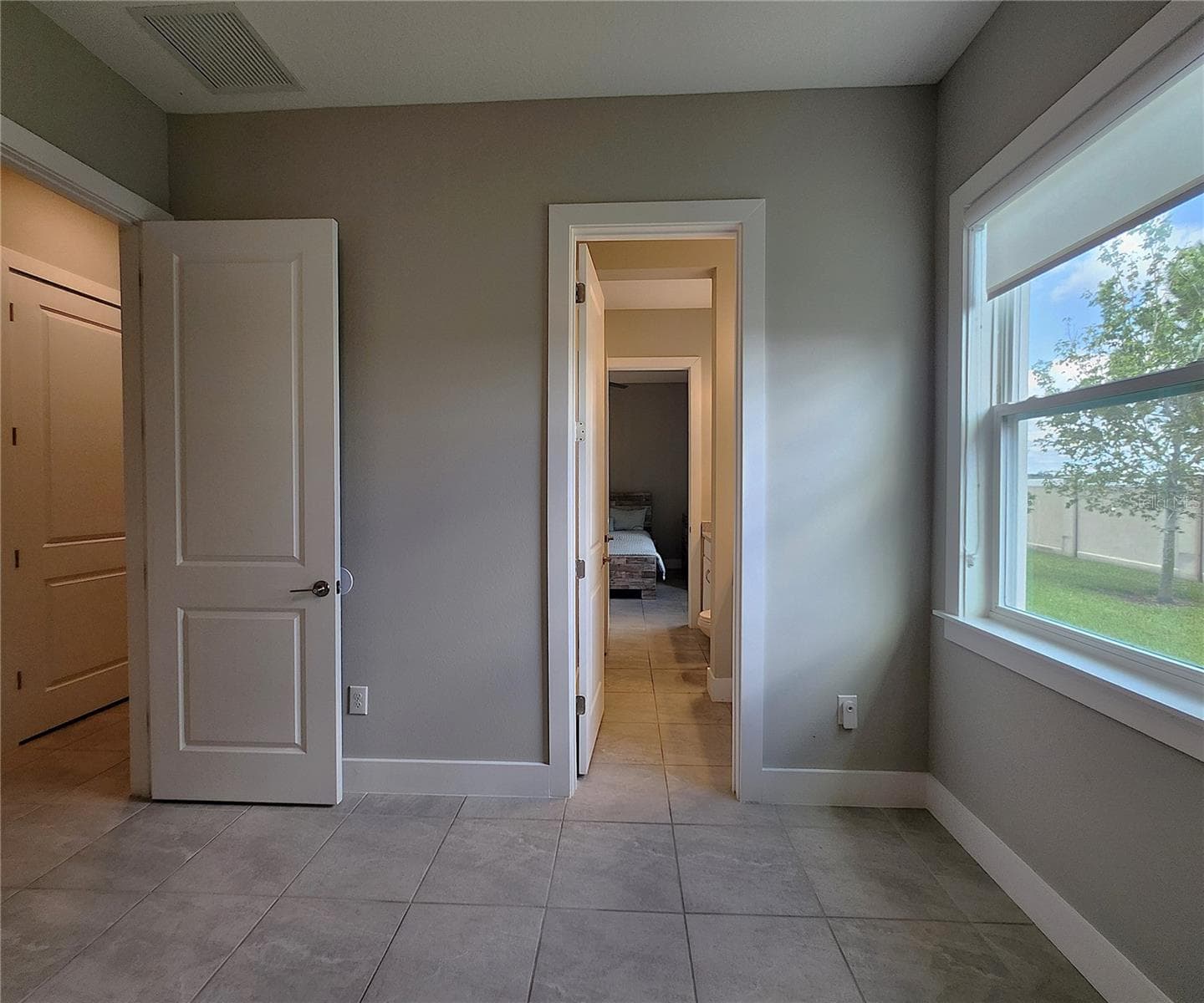Guest Bedroom #1, Jack-n-Jill Bathroom - 8896 DRUMMER PLANK DR, WESLEY CHAPEL
