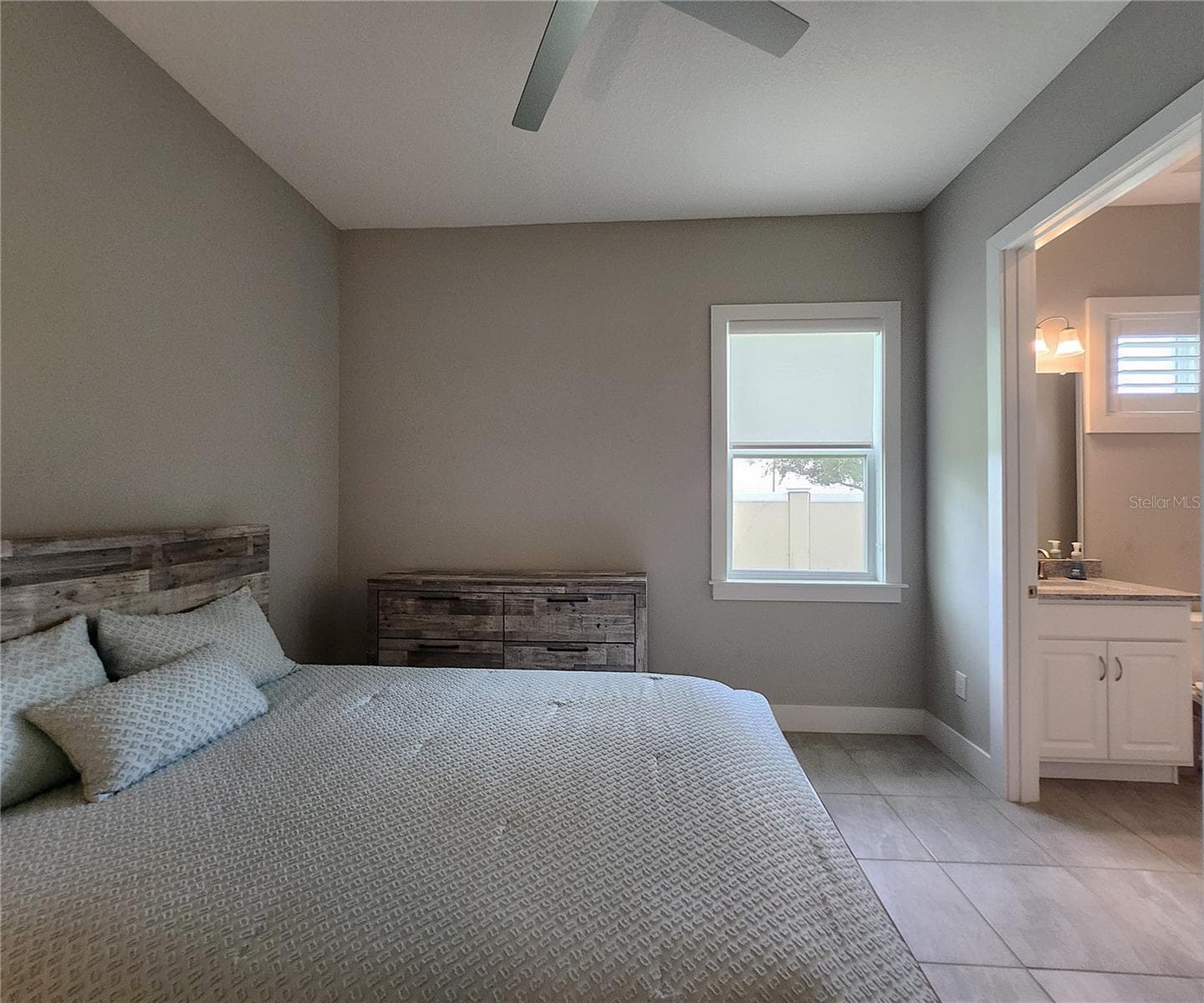 Guest Bedroom #2, Jack-n-Jill Bathroom - 8896 DRUMMER PLANK DR, WESLEY CHAPEL