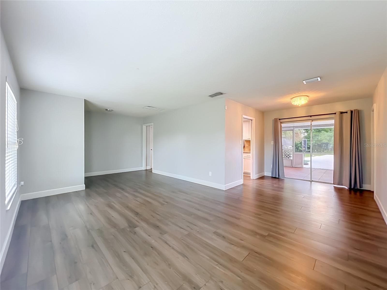 Single Family Residence at 408 MAID OF THE MIST DR, FERN PARK, photo 18 of 82