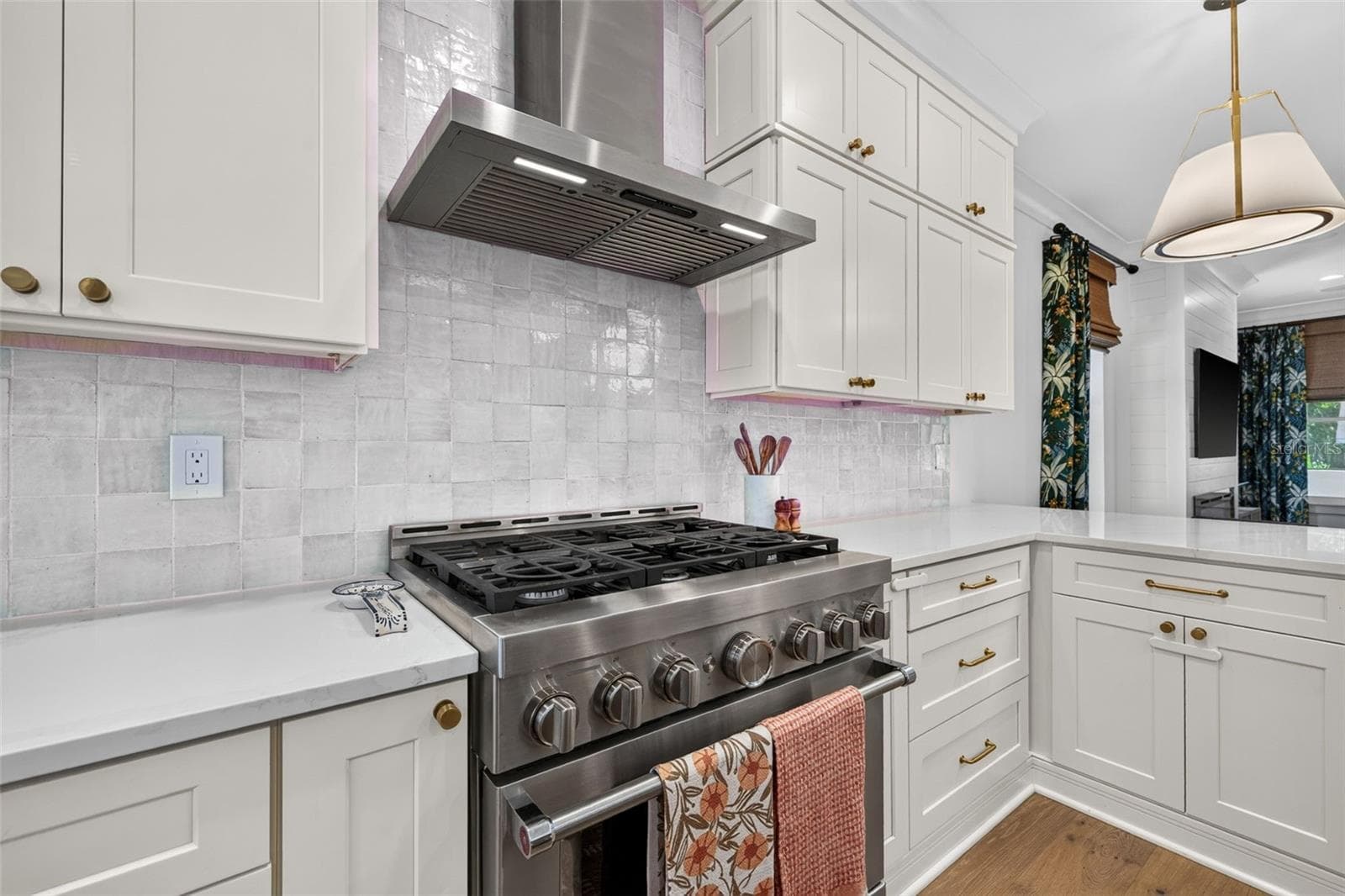 Single Family Residence at 526 13TH AVE S, ST PETERSBURG, photo 12 of 50