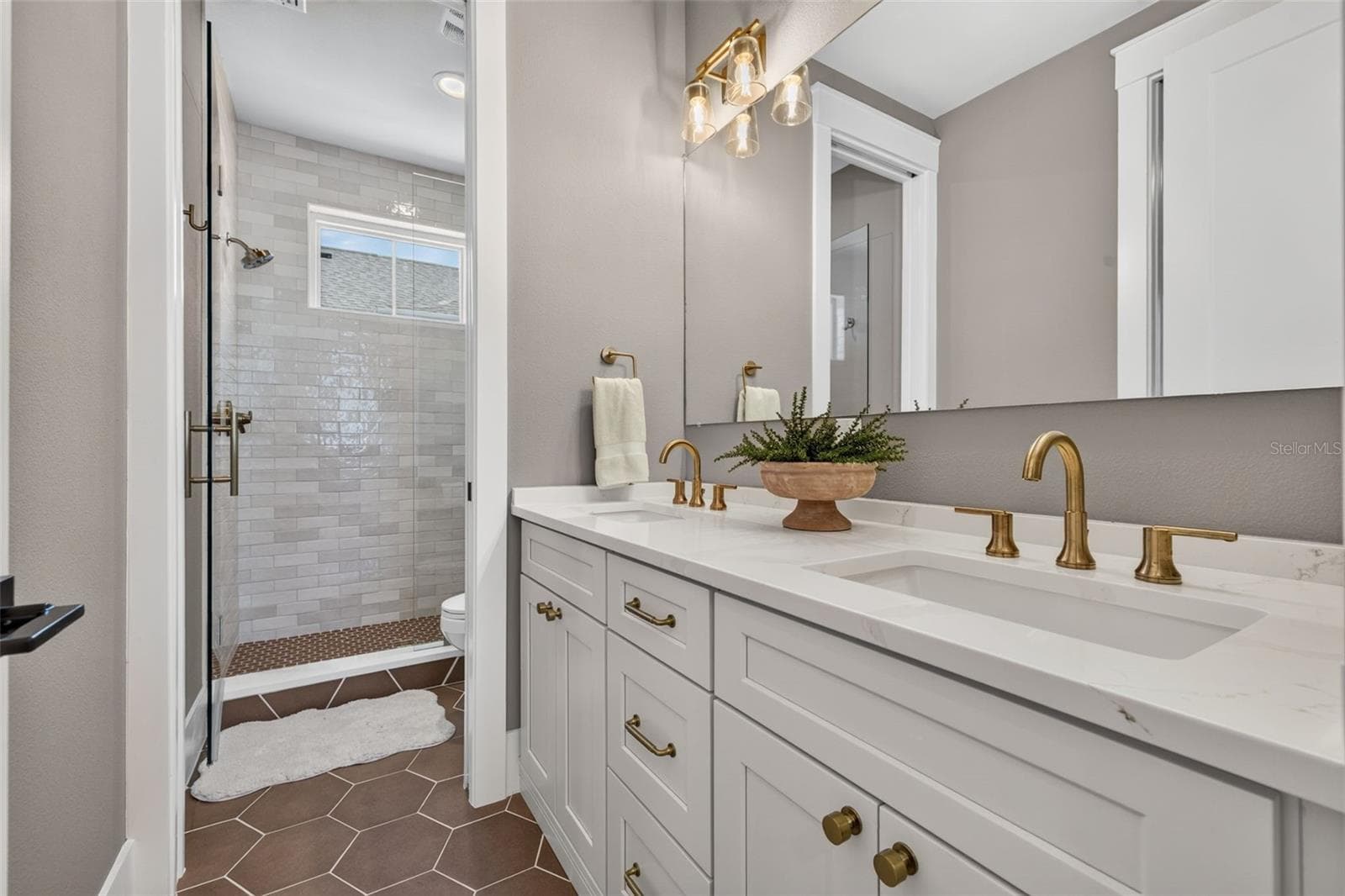 Upstairs Hall Bathroom - 526 13TH AVE S, ST PETERSBURG