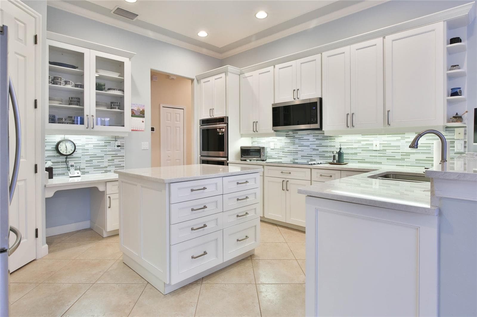 Single Family Residence at 6921 CONESTOGA PL, BRADENTON, photo 9 of 36
