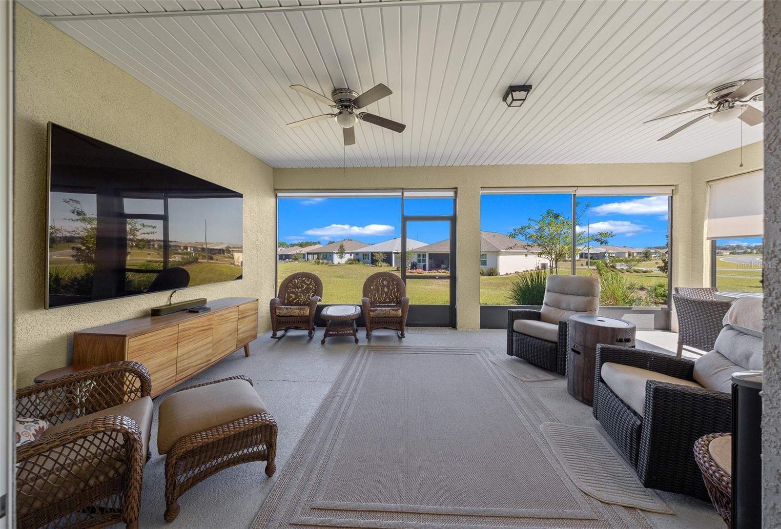 Ginormous Lanai - 10691 SW 99TH PL, OCALA