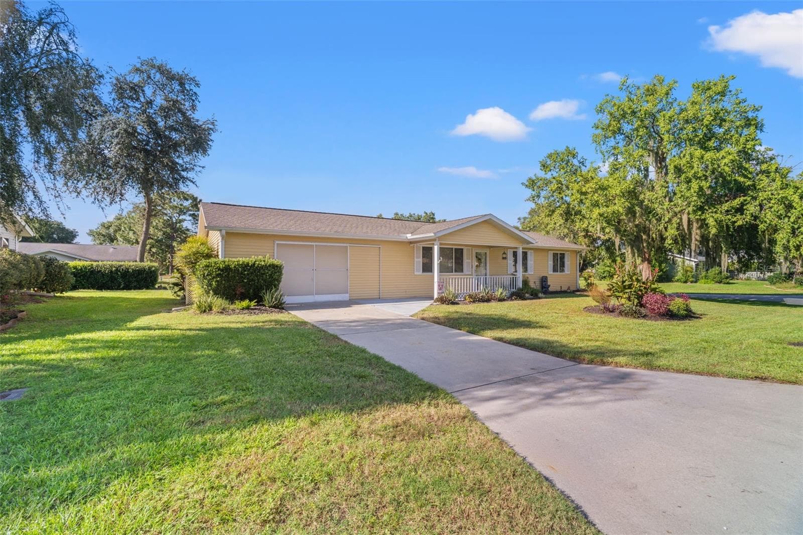 Front Exposure w/ 2 Car Driveway - 11530 SW 84TH AVENUE RD, OCALA