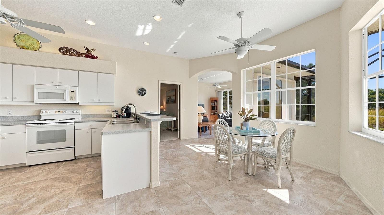 breakfast bar and dinette area - 12 MEDALIST CT, ROTONDA WEST