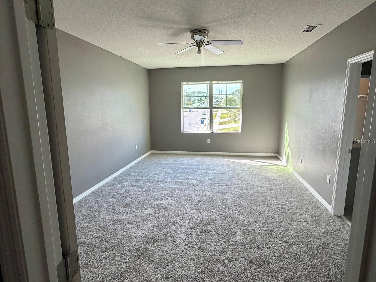 Single Family Residence at 1304 SUGARWOOD ST, DAVENPORT, photo 5 of 9