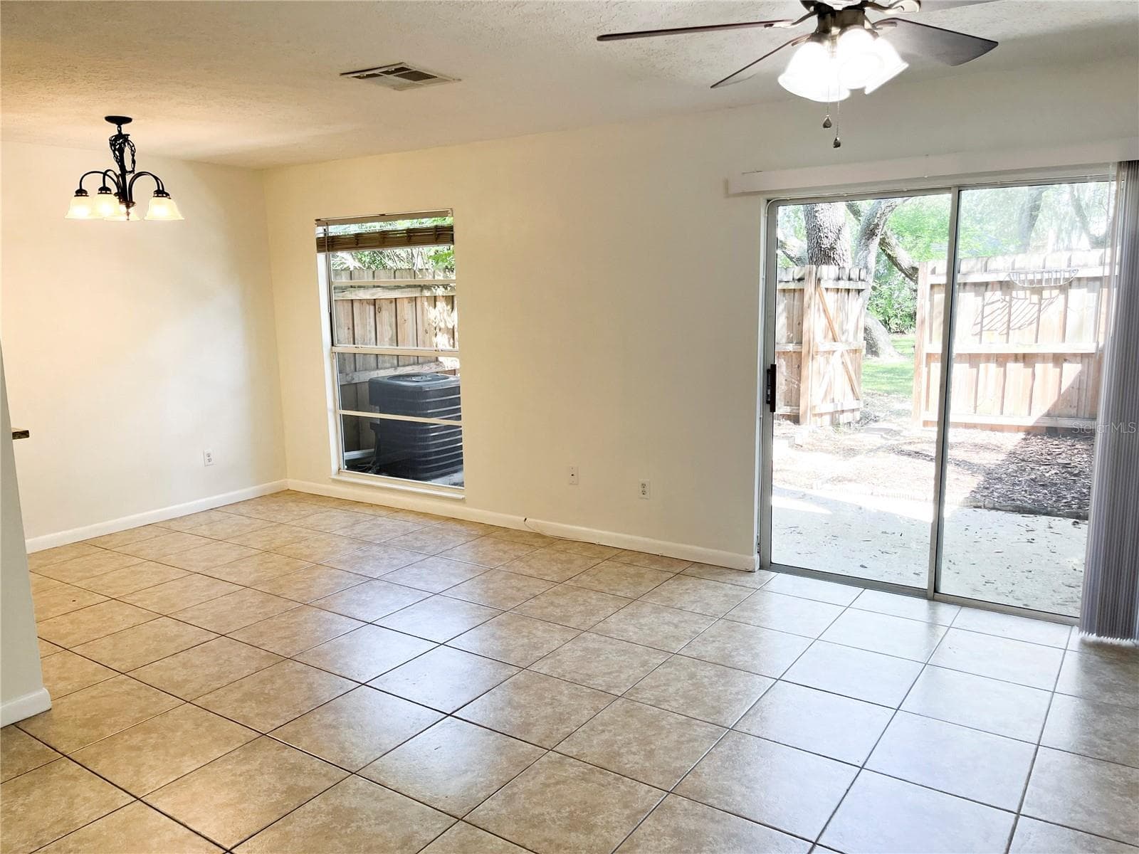 Townhouse at 9459 FOREST HILLS CIR, TAMPA, photo 9 of 32
