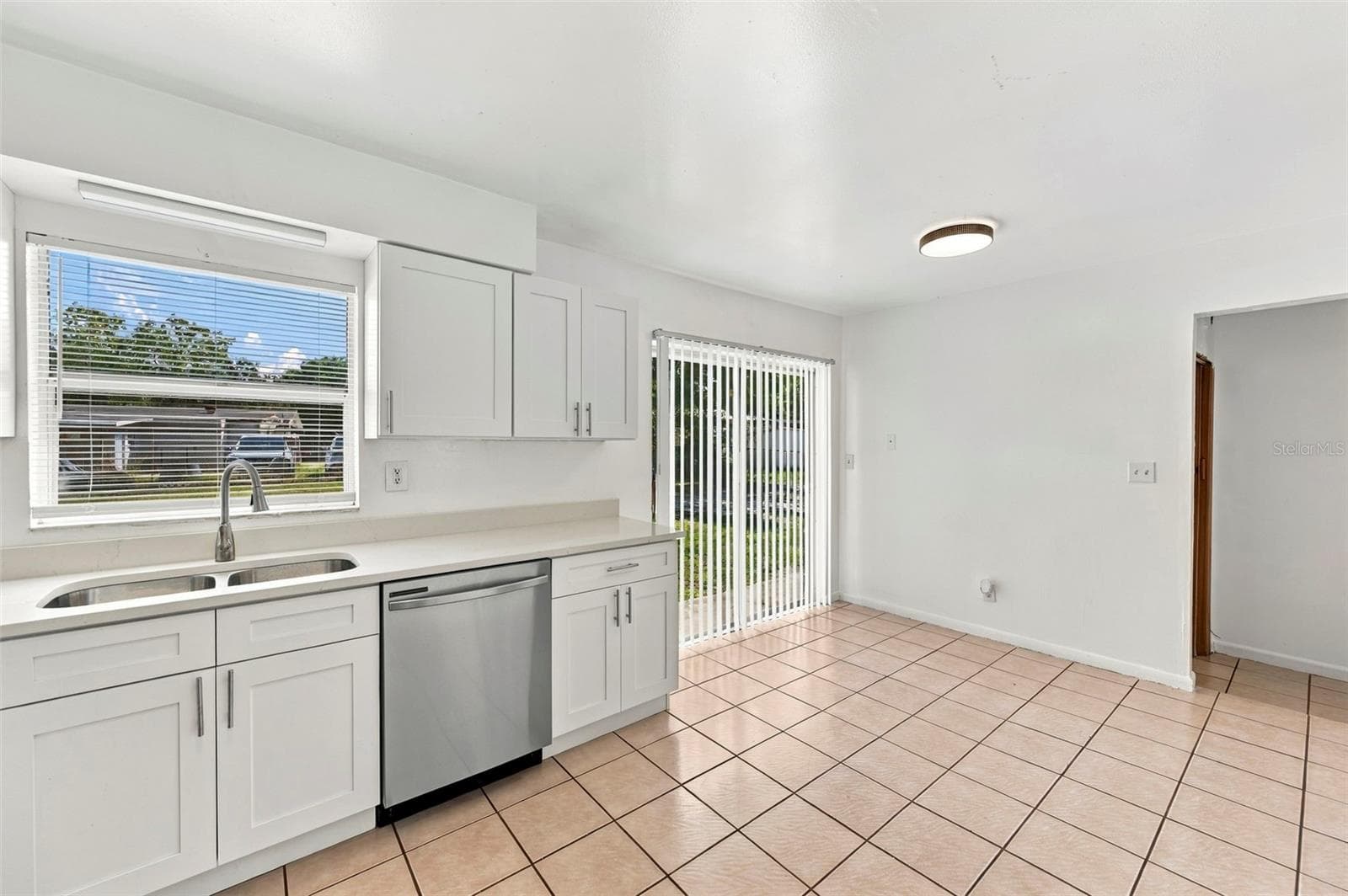 Single Family Residence at 8527 GOLD RIDGE CIR, TAMPA, photo 16 of 23
