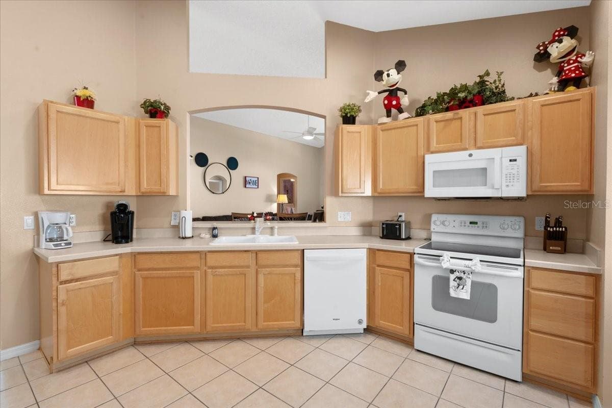 Single Family Residence at 126 HENLEY CIR, DAVENPORT, photo 12 of 50
