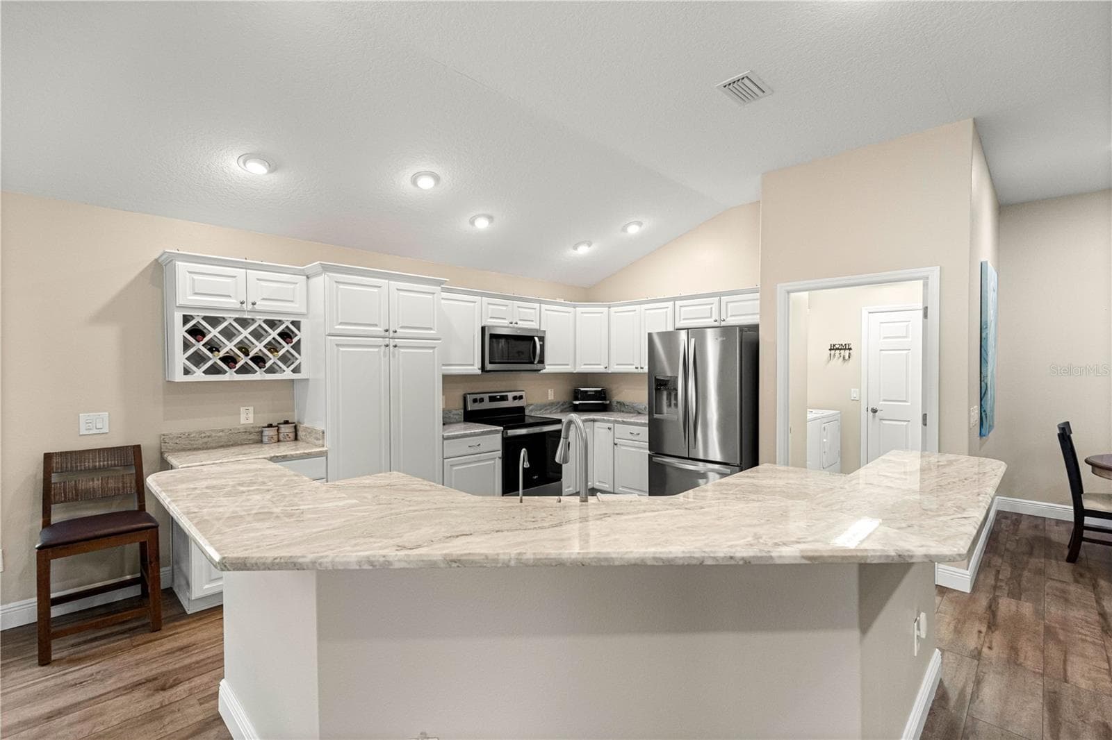Huge kitchen Island - 3562 YATES AVE, THE VILLAGES