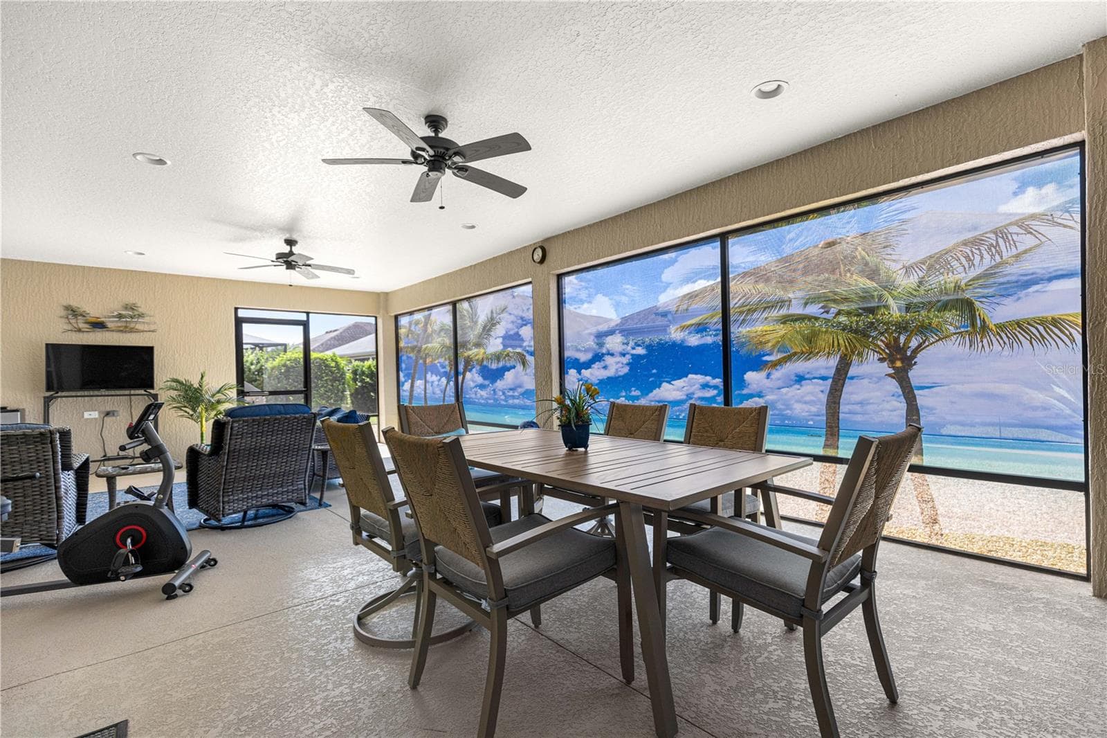Beautiful privacy screen - 3562 YATES AVE, THE VILLAGES