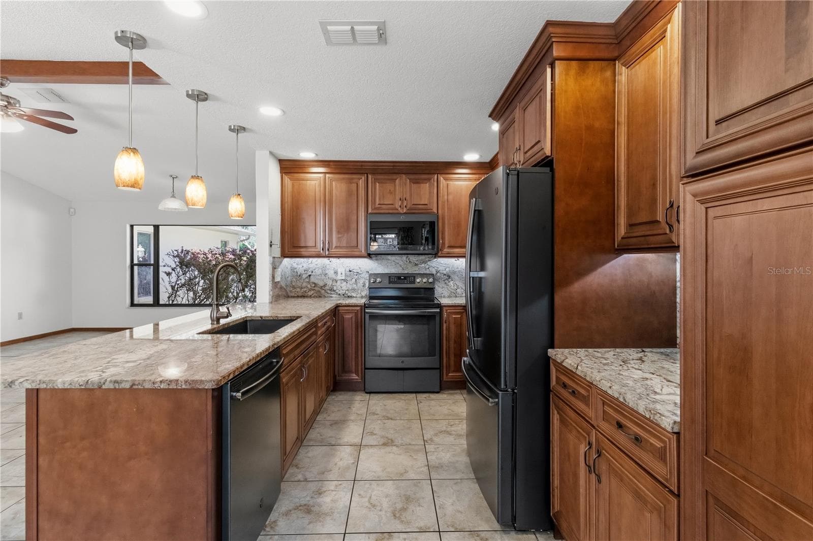 Single Family Residence at 18644 FURMAN DR, SPRING HILL, photo 23 of 77