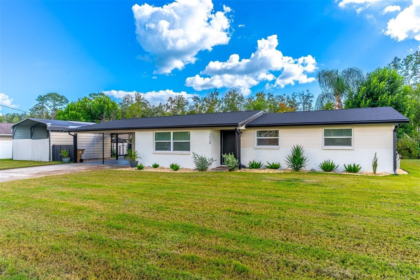 Single Family Residence at 13524 COUNTRY CLUB DR, TAVARES, photo 17 of 78