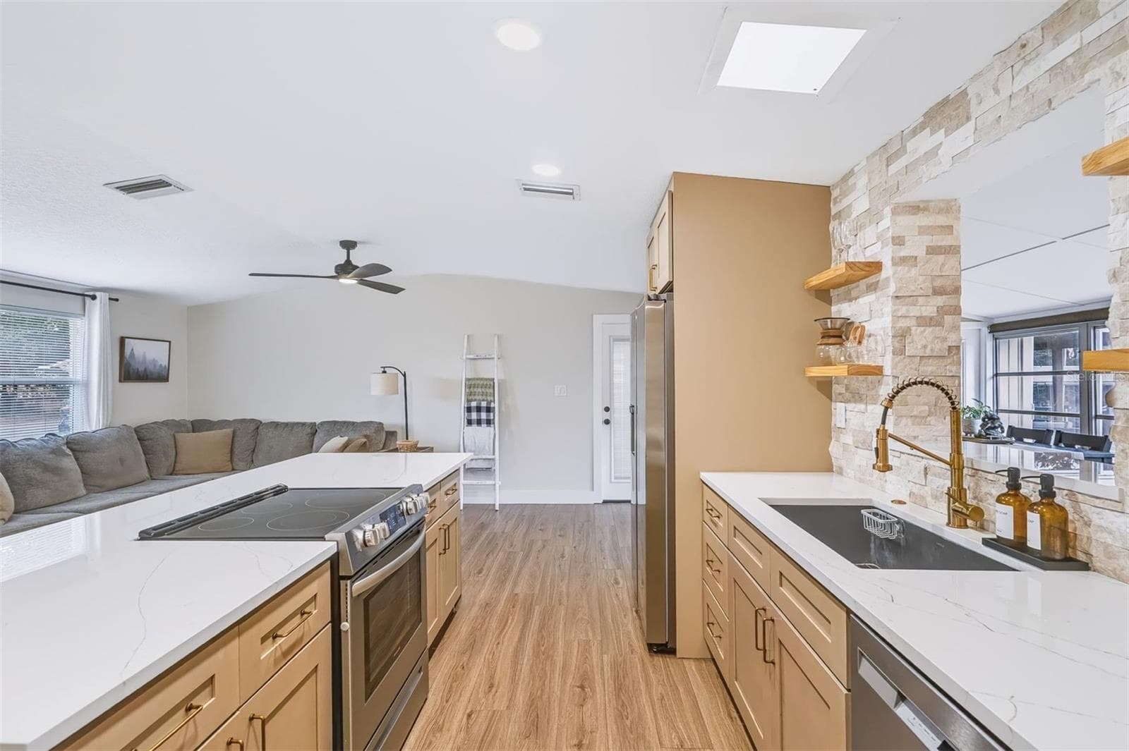 Single Family Residence at 13524 COUNTRY CLUB DR, TAVARES, photo 26 of 78