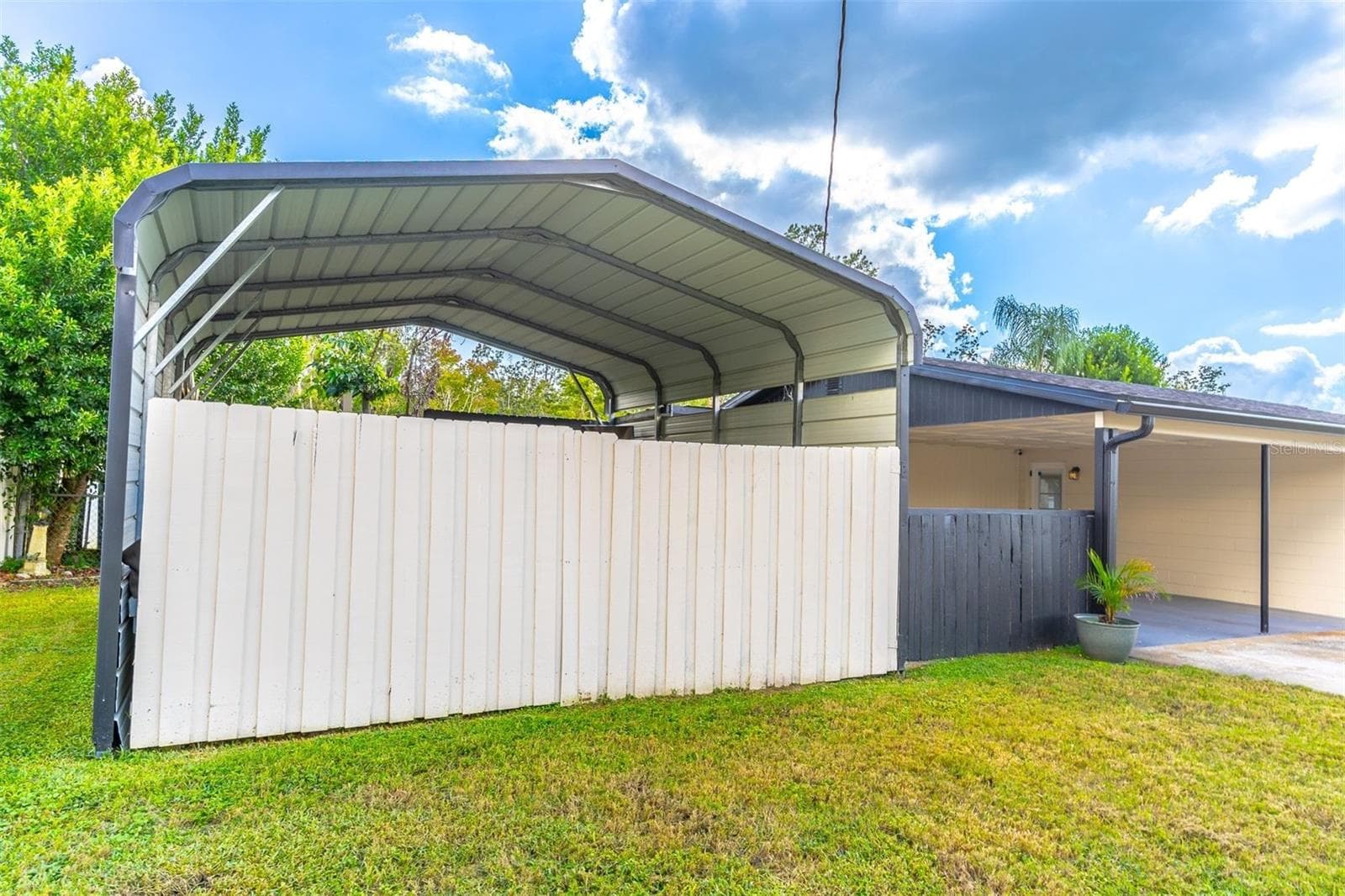 Single Family Residence at 13524 COUNTRY CLUB DR, TAVARES, photo 47 of 78