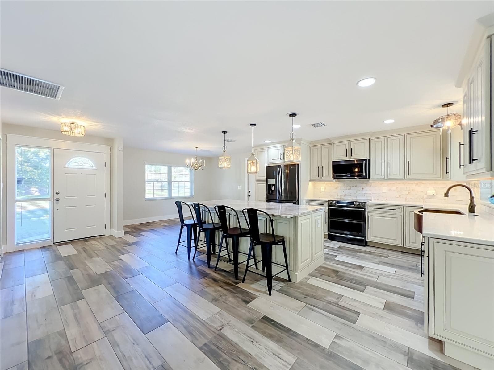 Island Kitchen - 346 ELKHORN CT, WINTER PARK