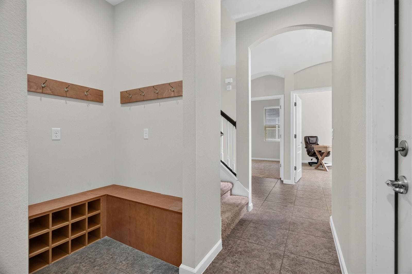 Drop off space at garage entrance - 2315 NATOMA BLVD, MOUNT DORA
