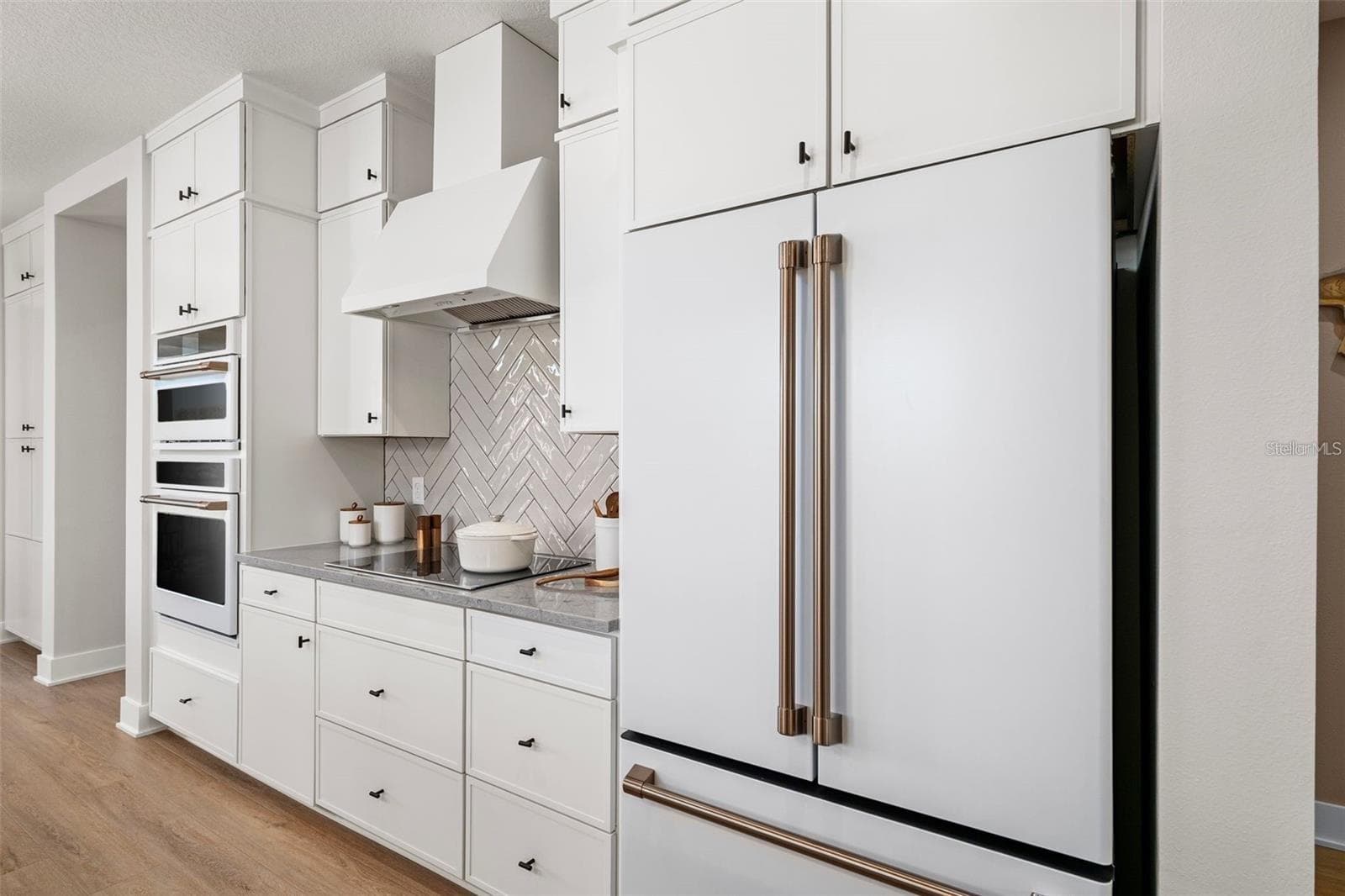 Model Kitchen - 2111 TIDEWATCH LOOP, NEW SMYRNA BEACH