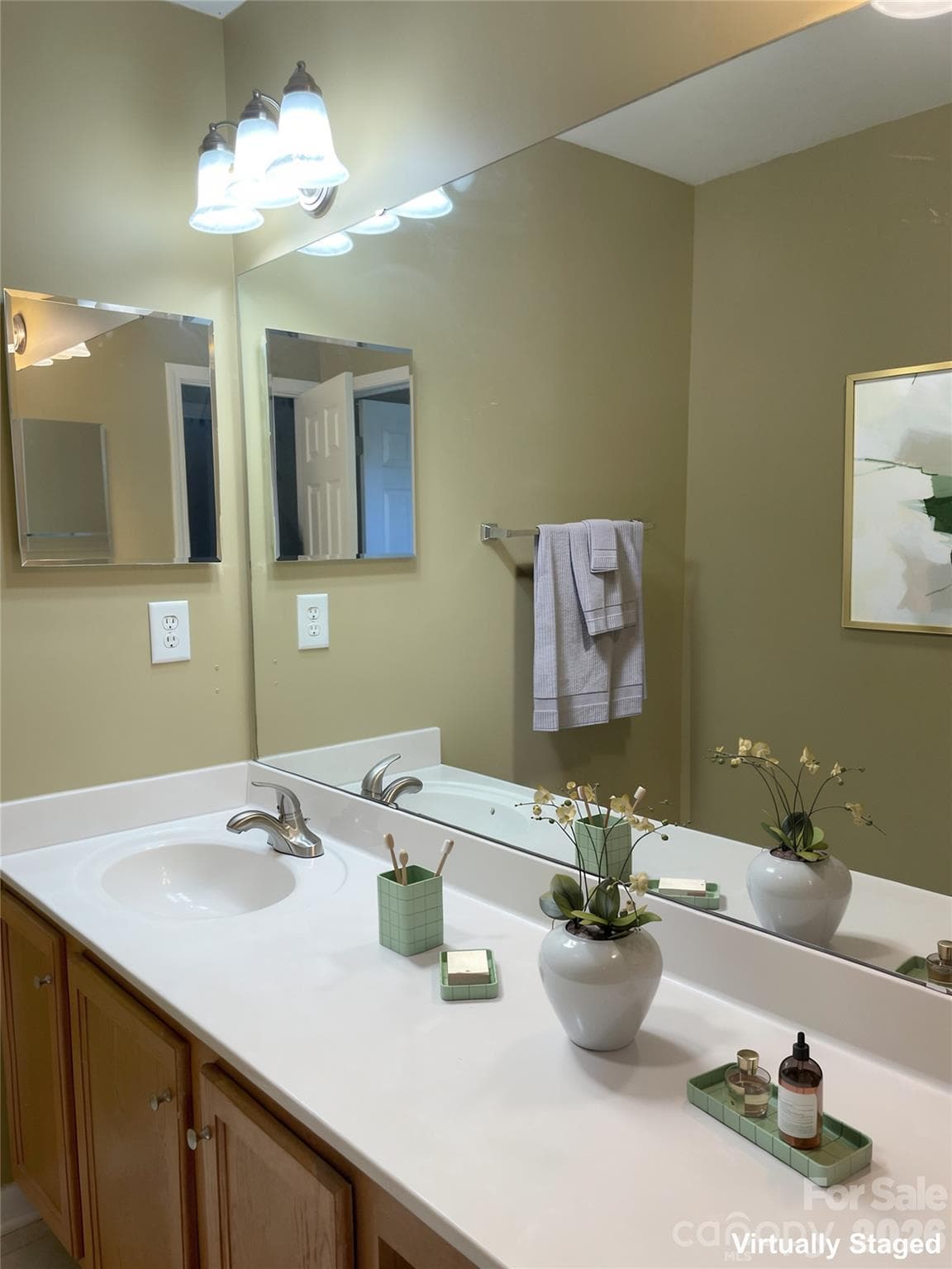Full upstairs Bath - 107 Autumn Frost Avenue, Statesville