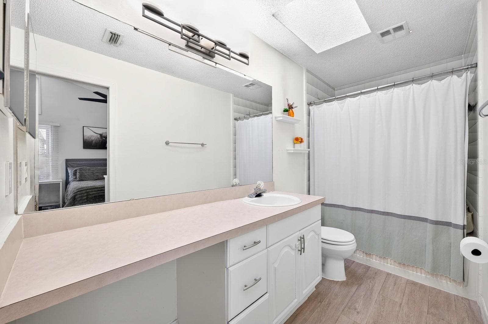 Primary en-suite bath. - 9807 PINEY POINT CIR, ORLANDO