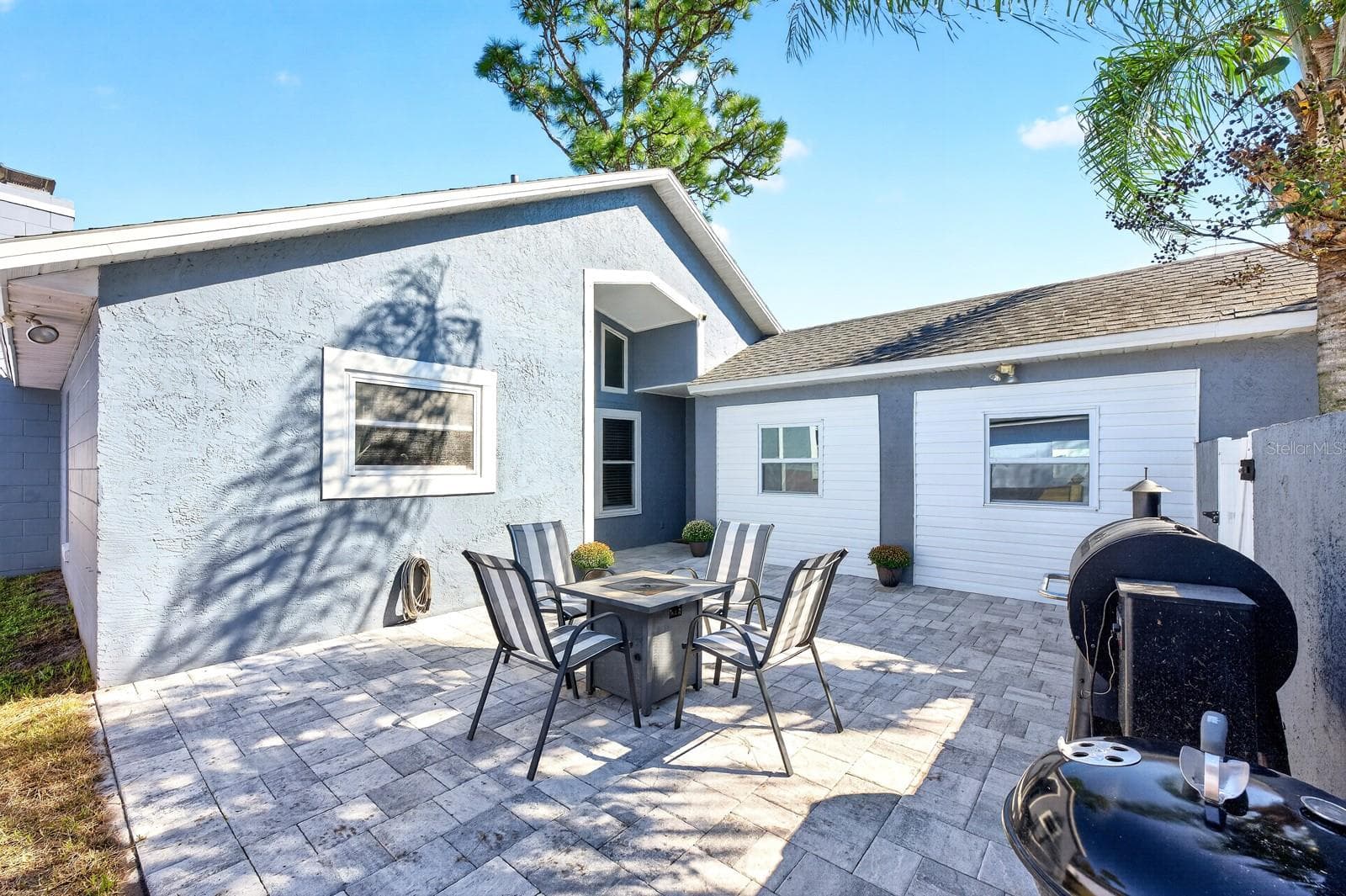 Private courtyard entry. - 9807 PINEY POINT CIR, ORLANDO