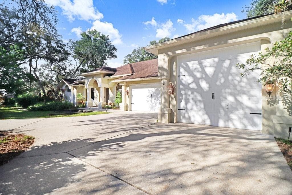 Single Family Residence at 8705 CRESCENT FOREST BLVD, NEW PORT RICHEY, photo 4 of 66