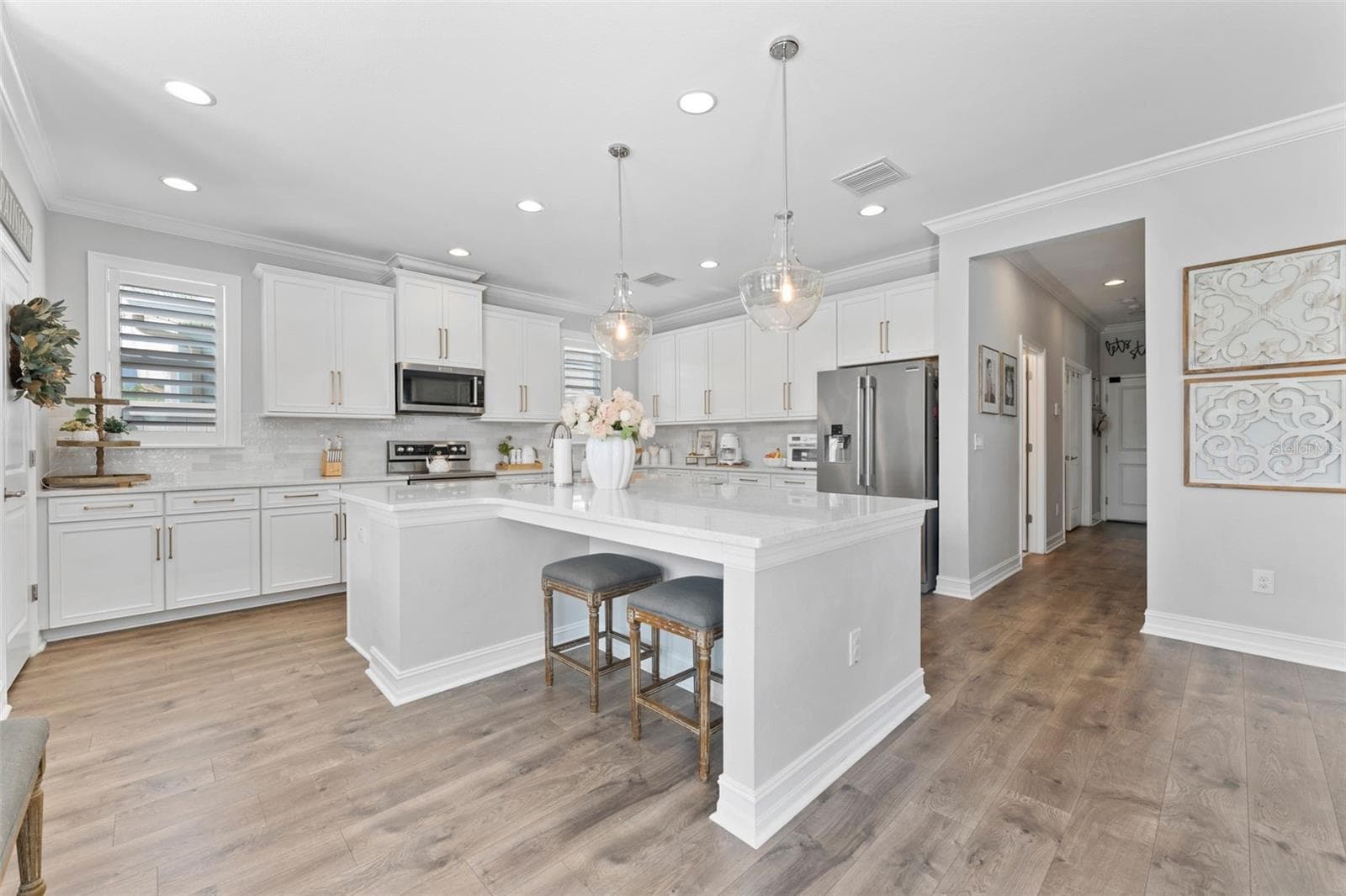 Single Family Residence at 8010 RED ORCHARD CT, TAMPA, photo 10 of 45