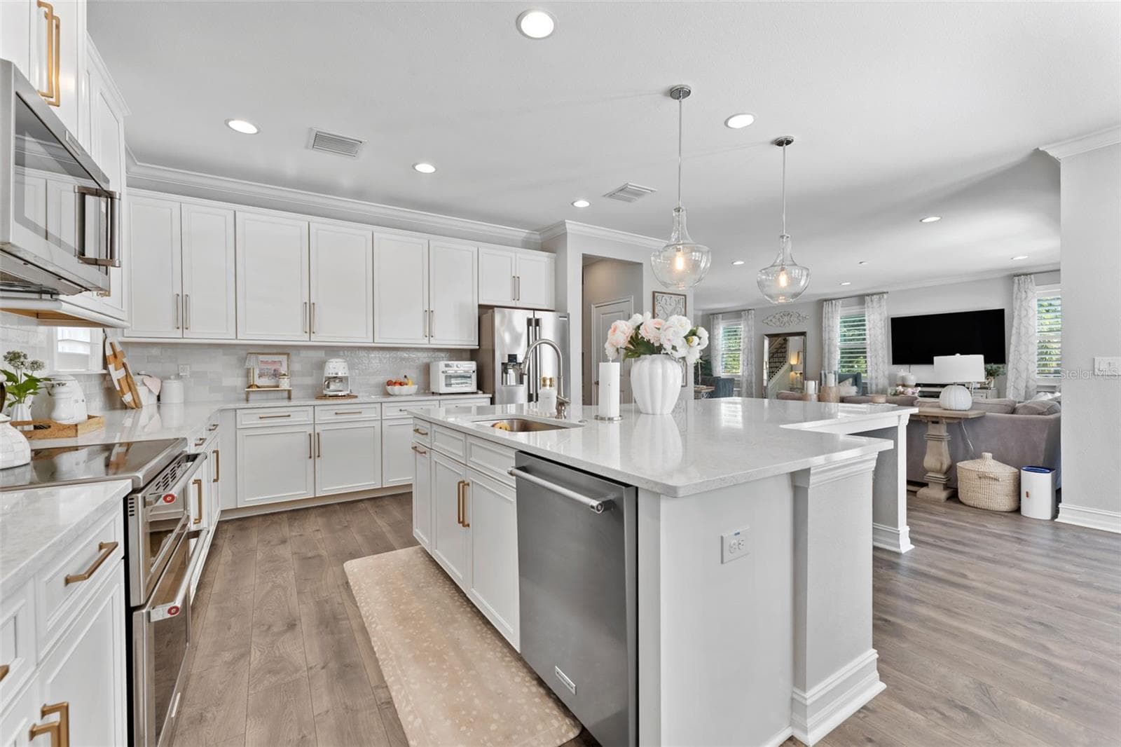 Single Family Residence at 8010 RED ORCHARD CT, TAMPA, photo 11 of 45