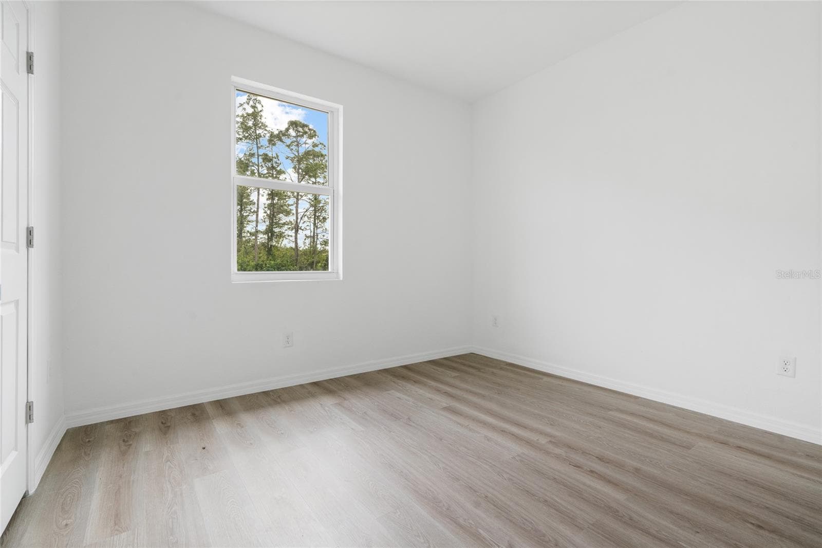 Single Family Residence at 566 WOODVIEW DR, LEHIGH ACRES, photo 9 of 31