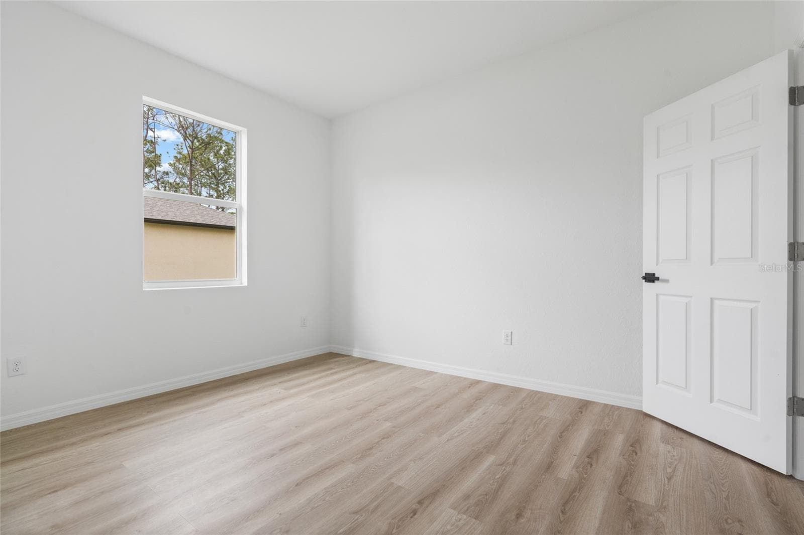 Single Family Residence at 566 WOODVIEW DR, LEHIGH ACRES, photo 11 of 31