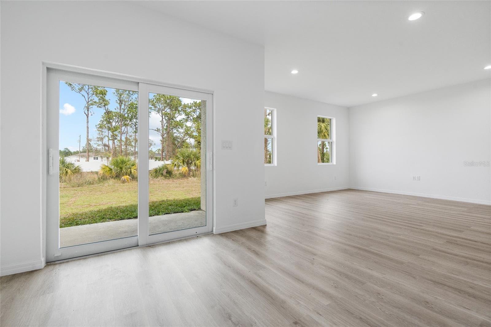 Single Family Residence at 566 WOODVIEW DR, LEHIGH ACRES, photo 21 of 31